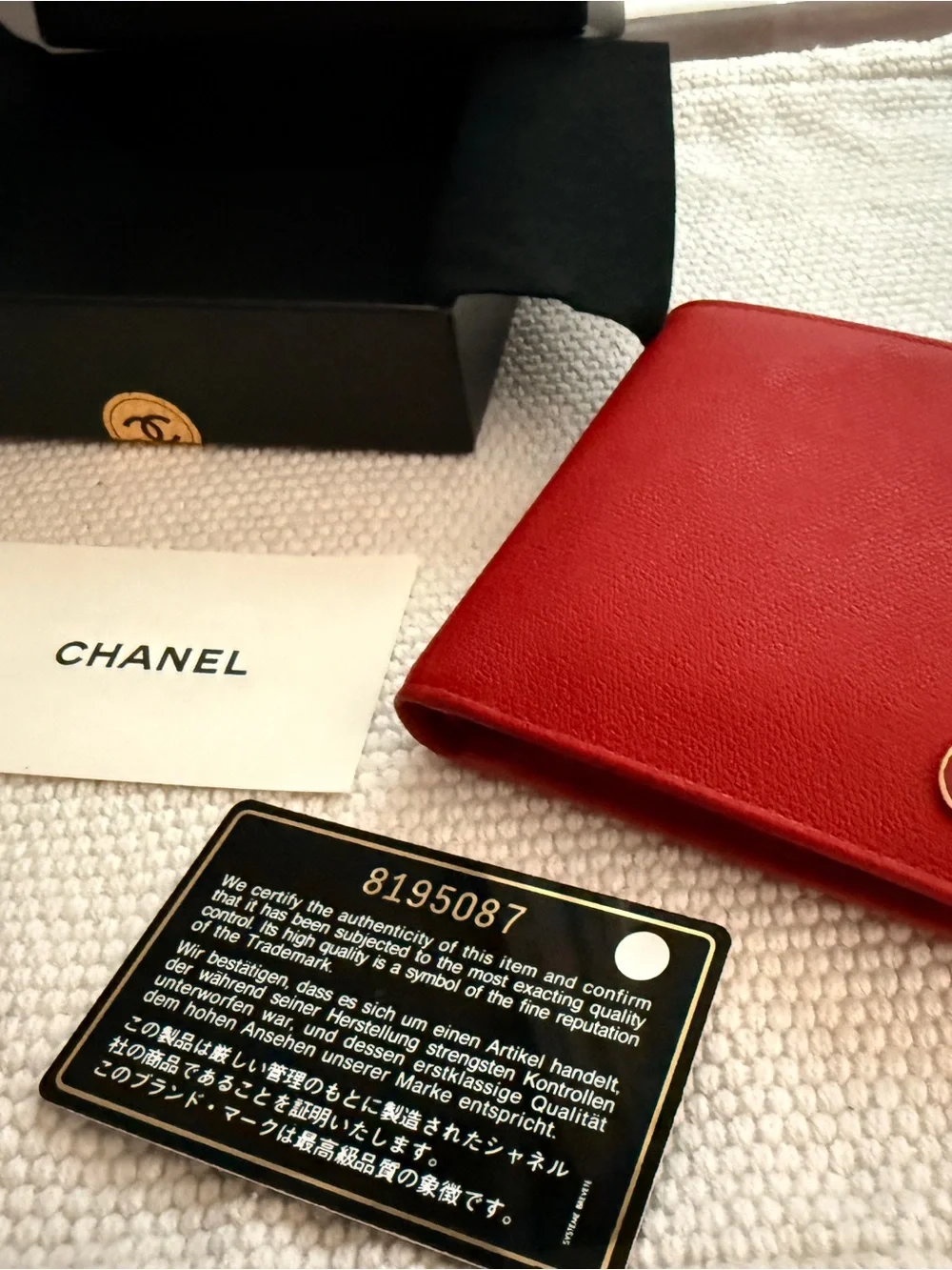 💎 Authentic Chanel Red Bifold Wallet – Excellent condition! 💎